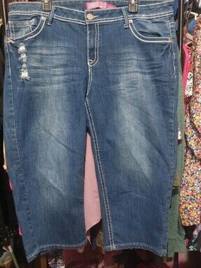 Zanadi Sz 22 Capri Distressed Jeans